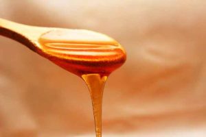 Cara menghaluskan wajah dengan madu