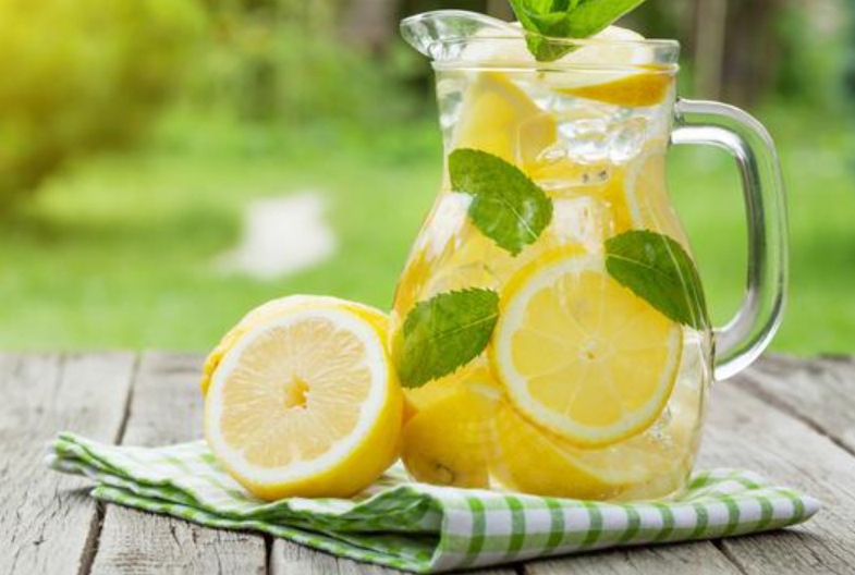 manfaat infus water lemon