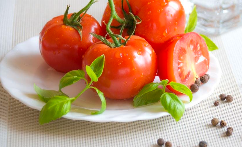 bahaya makan tomat mentah
