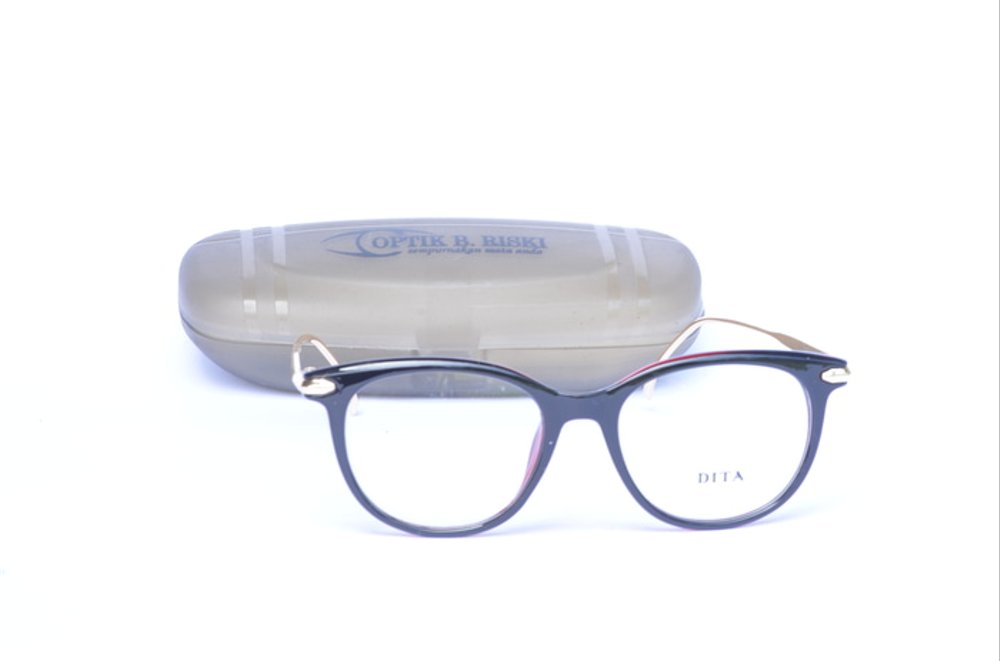Kacamata minus wanita dengan frame D2011 dan lensa anti-radiasi ko
