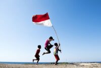 Mengibarkan Bendera Merah Putih di Monumen Palagan Ambarawa